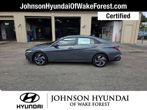 Used 2025 Hyundai Elantra Limited FWD image 16