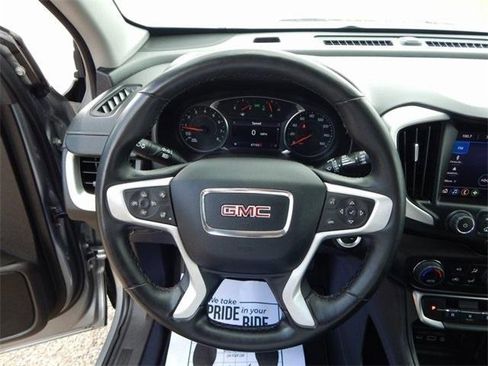Used 2024 GMC Terrain SLT image 18
