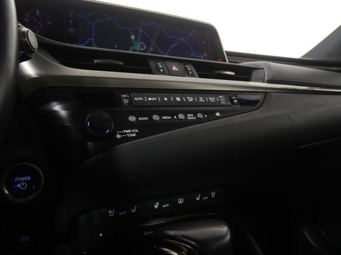 Used 2019 Lexus ES 300h w/ Luxury Package image 21