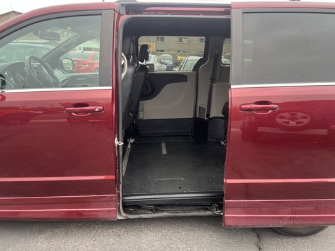 Used 2019 Dodge Grand Caravan SXT FWD image 5