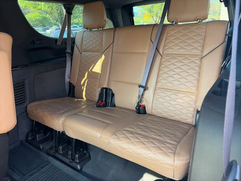 Used 2024 Cadillac Escalade ESV Sport w/ LPO, ONYX Package image 9