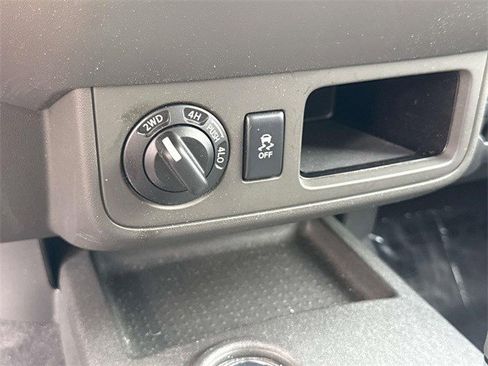 Used 2020 Nissan Frontier S image 22