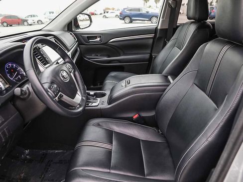 Certified 2018 Toyota Highlander SE image 17