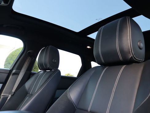 Used 2018 Land Rover Range Rover Velar R-Dynamic SE image 14