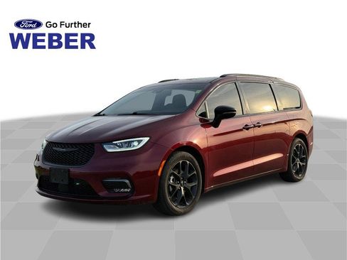 Used 2023 Chrysler Pacifica Limited w/ S Appearance Package image 1
