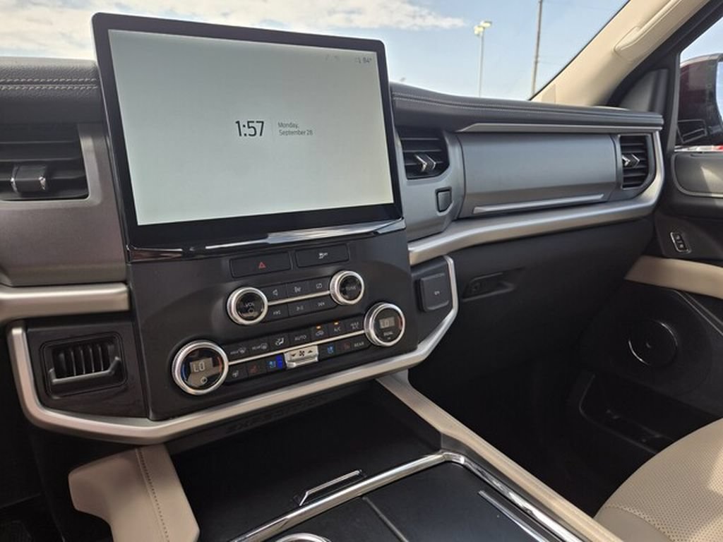Used 2023 Ford Expedition XLT RWD image 24