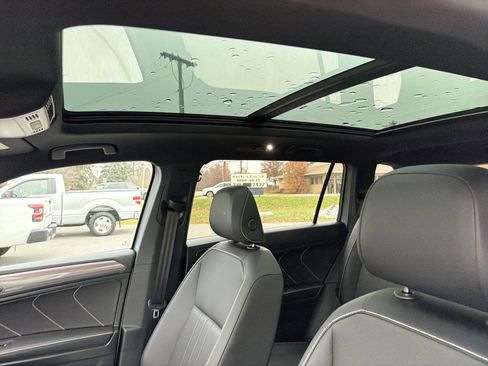 Used 2023 Volkswagen Tiguan SE R-Line image 16