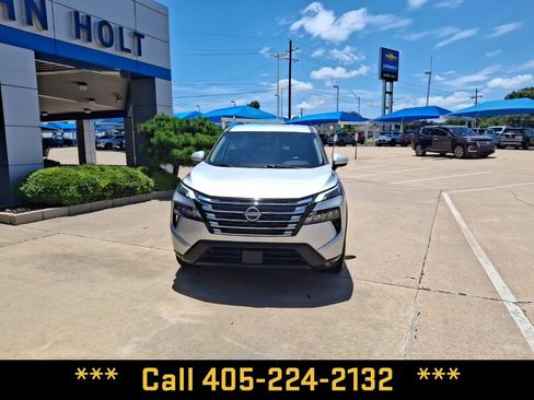 Used 2025 Nissan Rogue SV FWD image 4