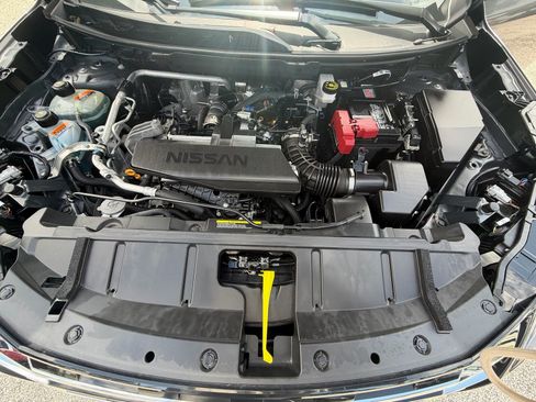 Used 2025 Nissan Rogue S FWD image 19