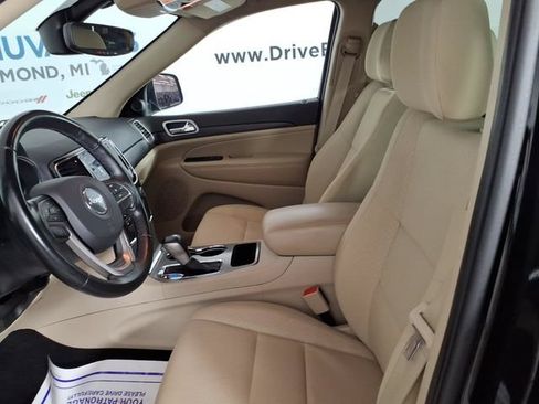 Used 2022 Jeep Grand Cherokee Laredo E AWD/4WD image 12