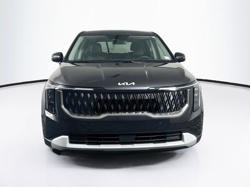 Used 2025 Kia Carnival FWD image 2