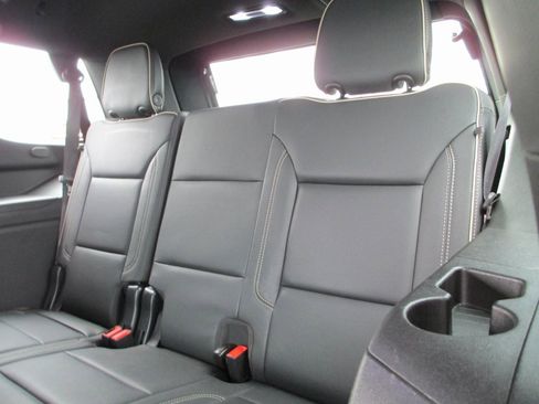 Certified 2023 GMC Yukon SLT w/ SLT Luxury Package image 20