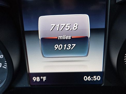 Used 2019 Mercedes-Benz GLC 300 4MATIC image 17