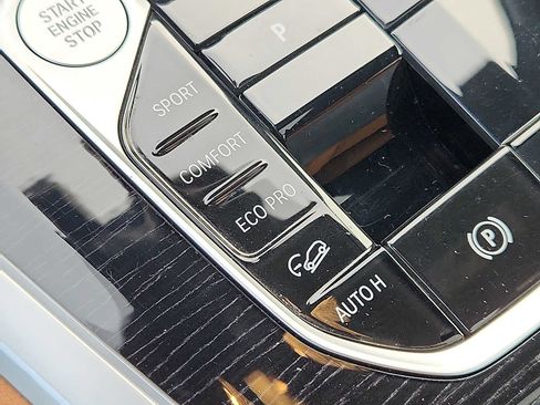 Certified 2024 BMW X5 xDrive40i w/ M Sport Package image 25