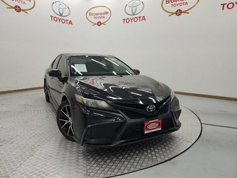 Used 2021 Toyota Camry SE FWD image 1