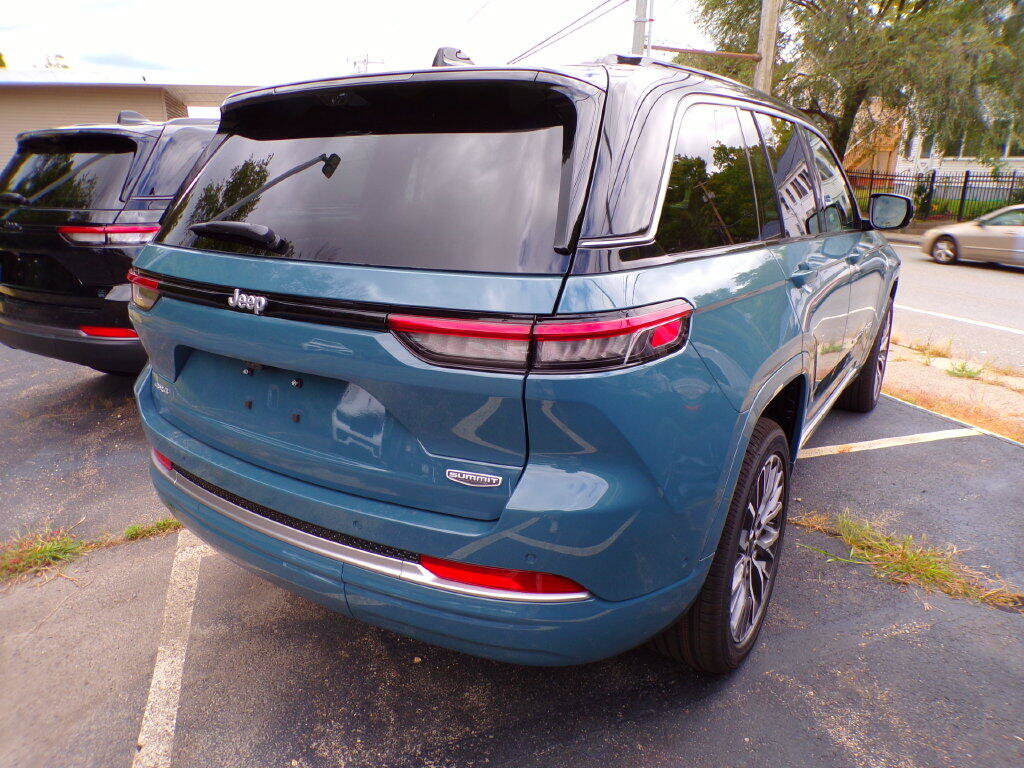 New 2027 Jeep Grand Cherokee Summit AWD/4WD image 13