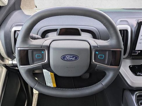 New 2025 Ford Expedition Active image 10