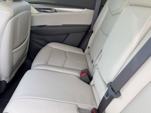 Used 2019 Cadillac XT5 Luxury image 18