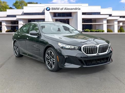 Used 2026 BMW 530i xDrive w/ M Sport Package AWD/4WD image 3