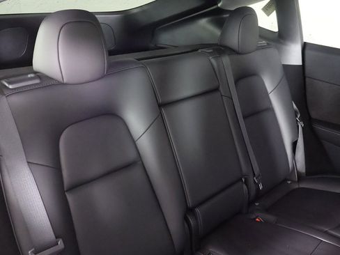 Used 2023 Tesla Model Y Long Range image 34