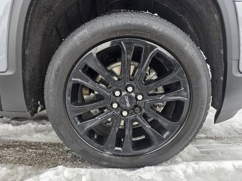 Used 2022 GMC Acadia SLE w/ Driver Convenience Package image 32