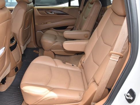 Used 2017 Cadillac Escalade Platinum AWD/4WD image 10