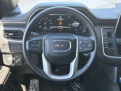 Used 2024 GMC Yukon SLT AWD/4WD image 7