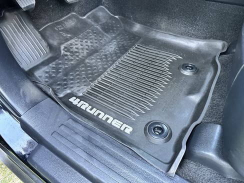 Used 2017 Toyota 4Runner SR5 Premium image 20