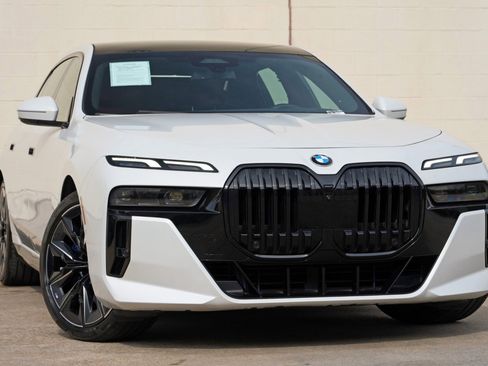 Used 2023 BMW 740i w/ Parking Assistance Package RWD image 4