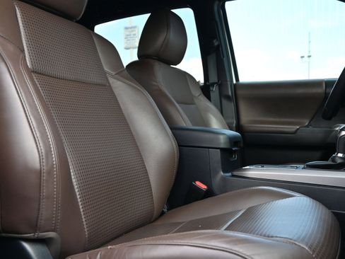 Used 2019 Toyota Tacoma Limited image 34