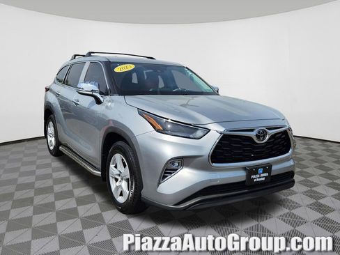 Used 2023 Toyota Highlander LE AWD/4WD image 1