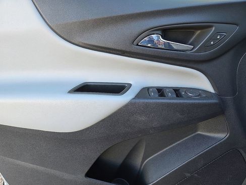 Used 2023 Chevrolet Equinox LT image 21
