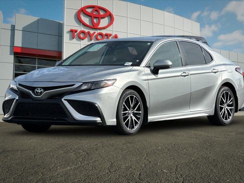 Certified 2021 Toyota Camry SE image 7