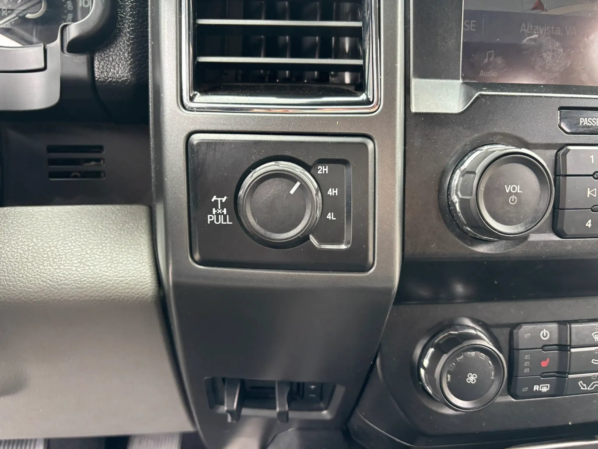 Used 2020 Ford F150 XLT w/ Equipment Group 302A Luxury AWD/4WD image 28