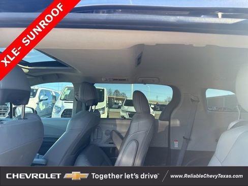 Used 2021 Toyota Sienna XLE image 16