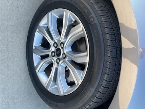 Used 2024 Ford Edge Titanium image 33