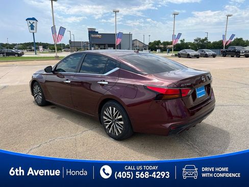 Used 2024 Nissan Altima 2.5 SV FWD image 7