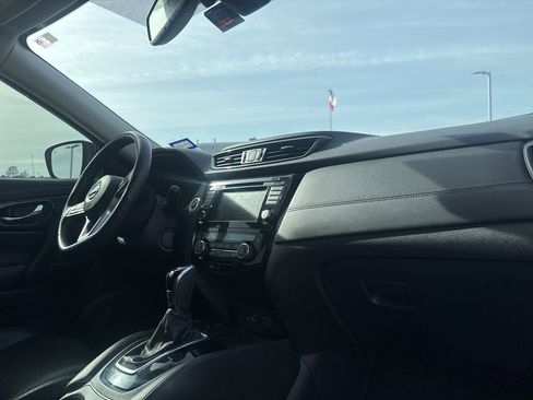 Used 2020 Nissan Rogue SL image 10