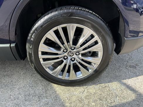 Used 2022 Toyota Venza XLE AWD/4WD image 33