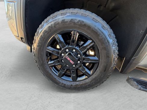 Used 2024 GMC Sierra 2500 AT4 w/ AT4 Premium Plus Package image 24
