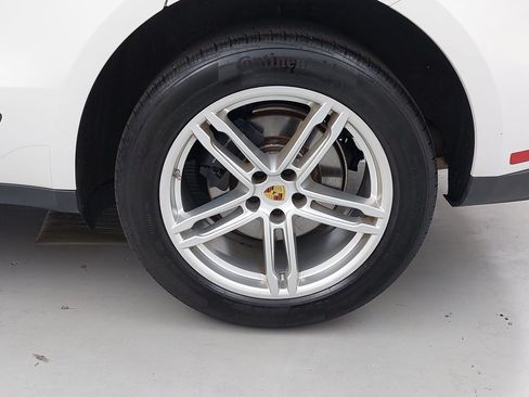 Certified 2023 Porsche Macan AWD/4WD image 36