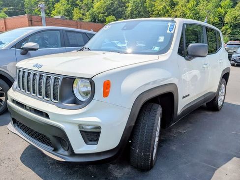 Used 2023 Jeep Renegade Latitude AWD/4WD image 3