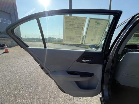 Used 2016 Honda Accord LX image 25
