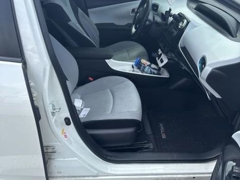 Used 2017 Toyota Prius Three w/ Advanced Technology Package FWD image 5