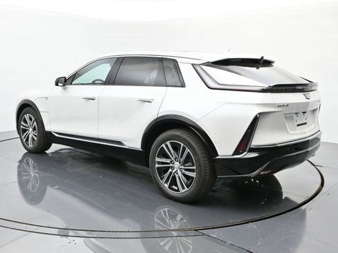 New 2025 Cadillac Lyriq Luxury image 3