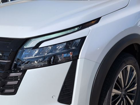 New 2026 Nissan Pathfinder Platinum image 8