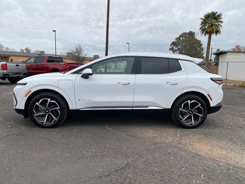 Used 2025 Chevrolet Equinox EV LT w/ Convenience Package image 3