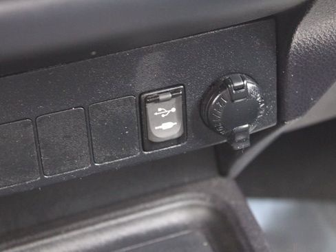 Used 2018 Toyota RAV4 XLE image 39