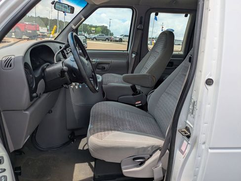 Used 2001 Ford E-350 and Econoline 350 Club Wagon RWD image 7