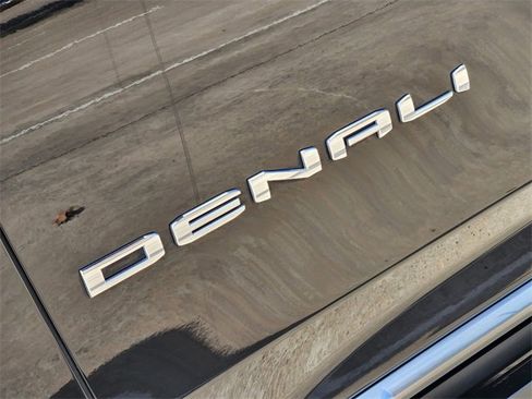 Used 2022 GMC Yukon XL Denali w/ Denali Ultimate Package image 12